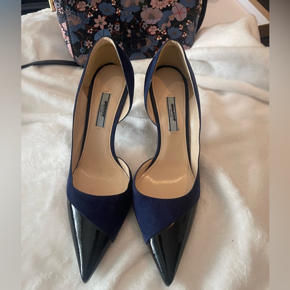 Sophisticated Prada  suede and shiny stilettos pointy toe85M